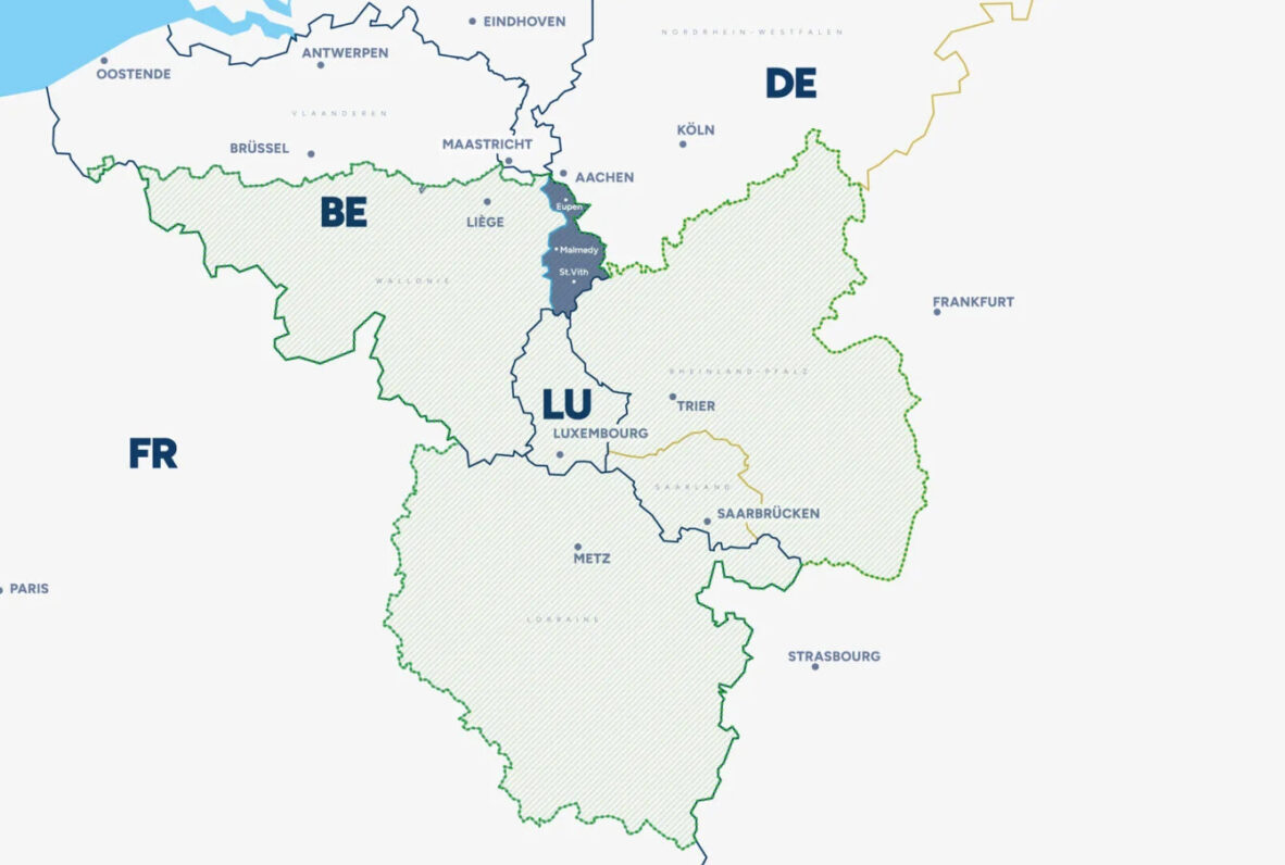 Karte der Großregion mit den angrenzenden Regionen in Belgien, Deutschland, Luxemburg und Frankreich. Die Deutschsprachige Gemeinschaft in Belgien ist farblich markiert und Städte wie Eupen, Malmedy und St. Vith sind hervorgehoben.